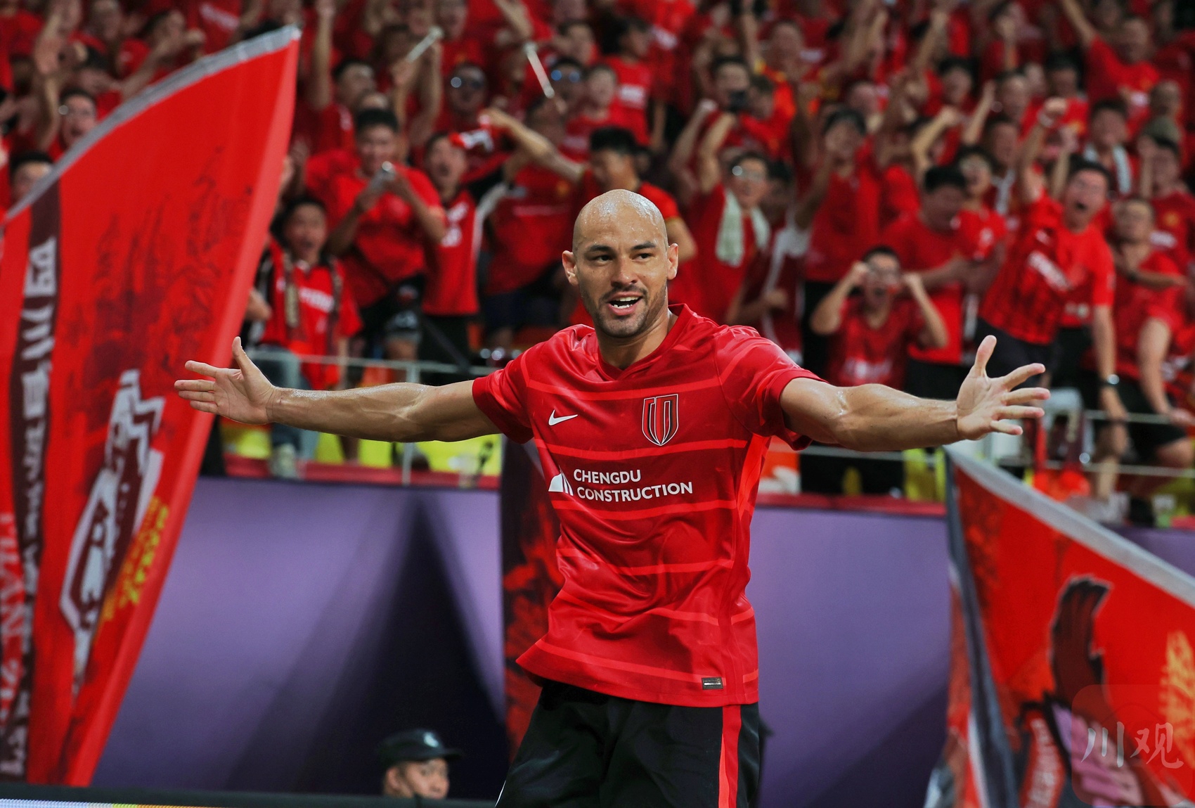 王者比赛直播 -包含成都蓉城训练开放日，今晨外线爆发引欢呼，NBA总决赛在即，更衣室氛围转暖的词条