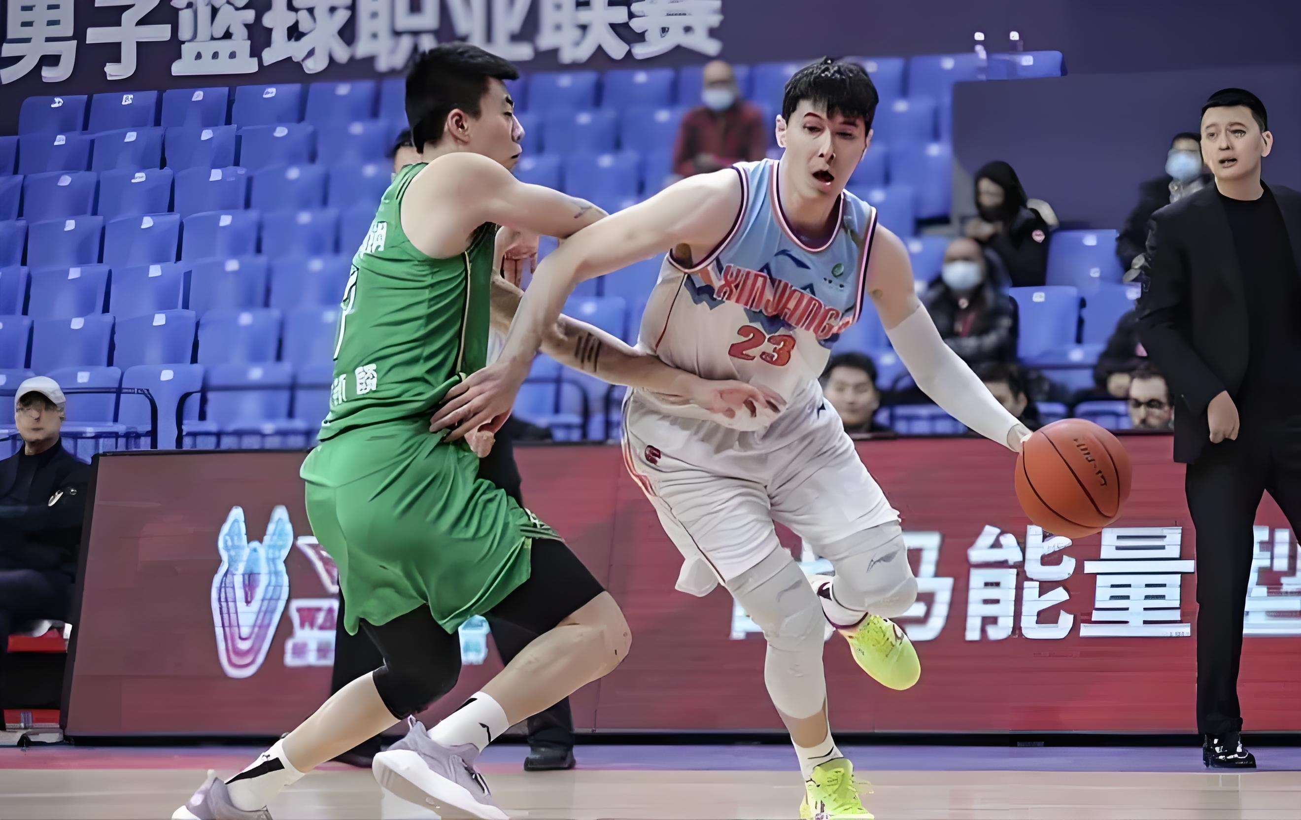 包含今晚全明星赛焦点战，广州队篮板制胜，引发热议，阵容厚度经受考验的词条